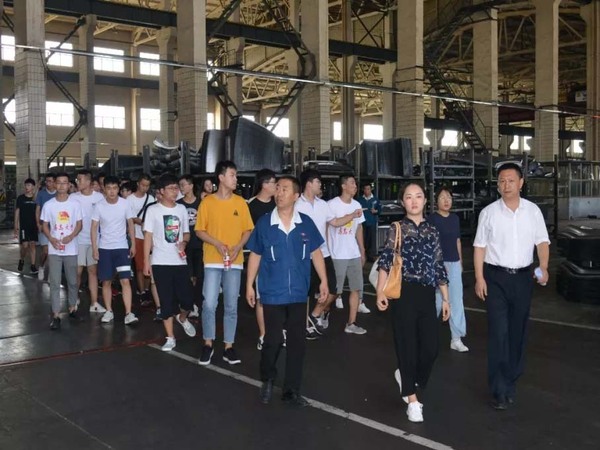 高校大学生来asiagame集团科普基地实践学习