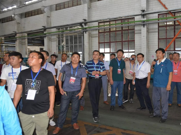 社会公众在asiagame集团科普基地生产车间旅行学习